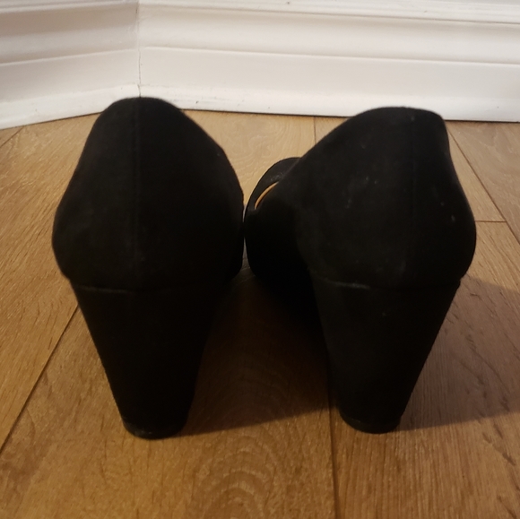 Barely worn black pump heels - Picture 5 of 5